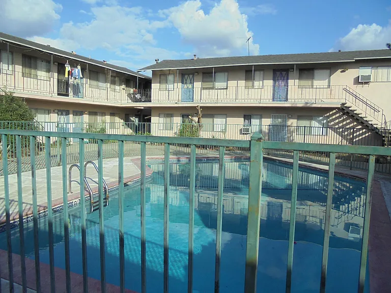 422 N Chandler Ave #B — Photo 2