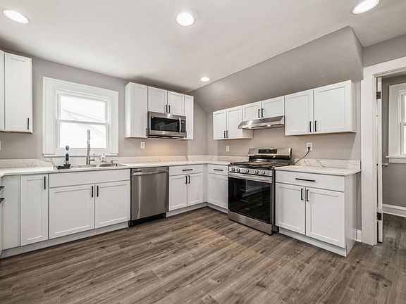 2nd image of 545 Skokie Ave #2
