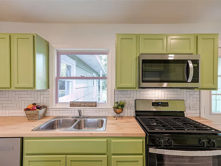 1319 Elm St — Photo 19