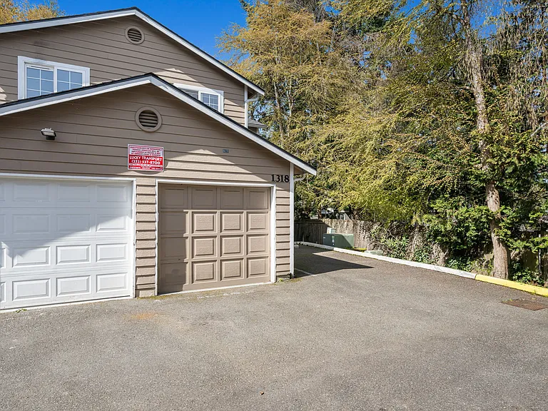 1318 9th St SE #1318 — Photo 25