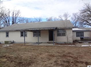 706 Plum St, Wamego, KS 66547