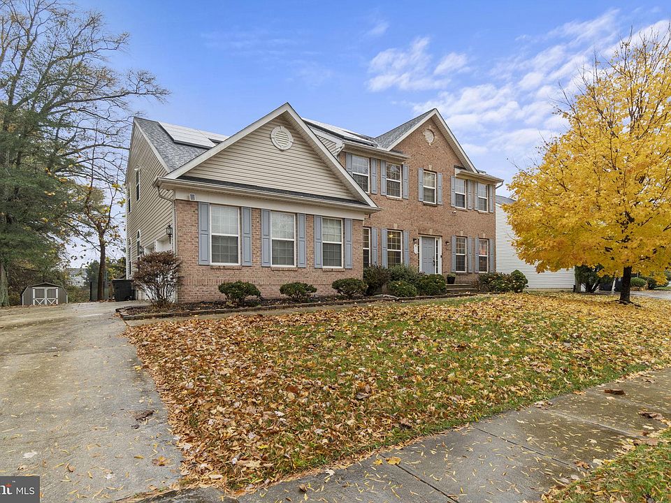 1st image of 811 Manor House Dr