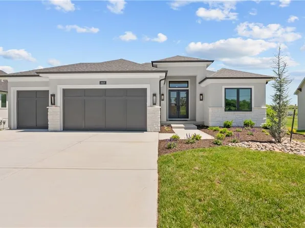 2825 SW Heartland Rd, Lees Summit, MO 64082