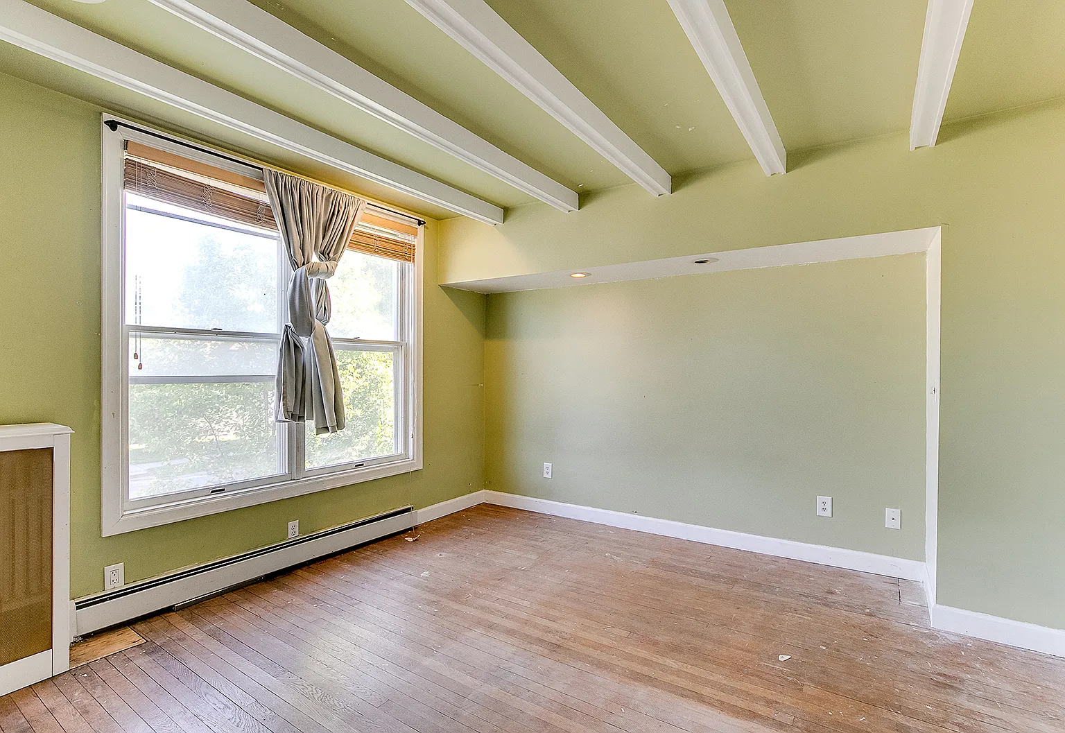 7 bed, 3719 sqft, $3,800 — Photo 4