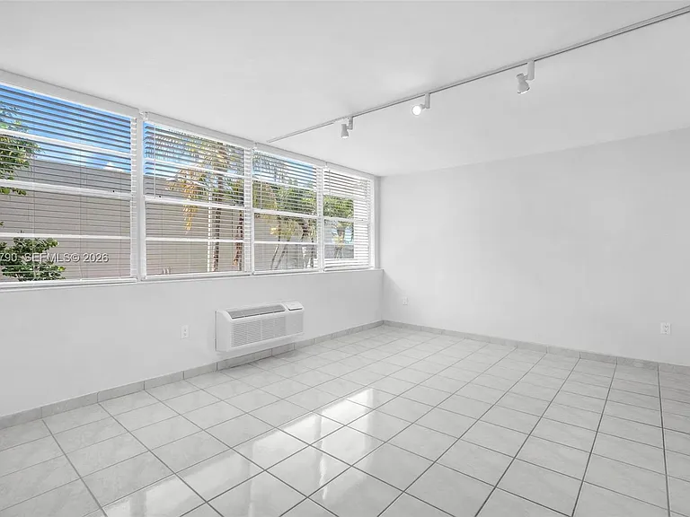 5313 Collins Ave #204 — Photo 15