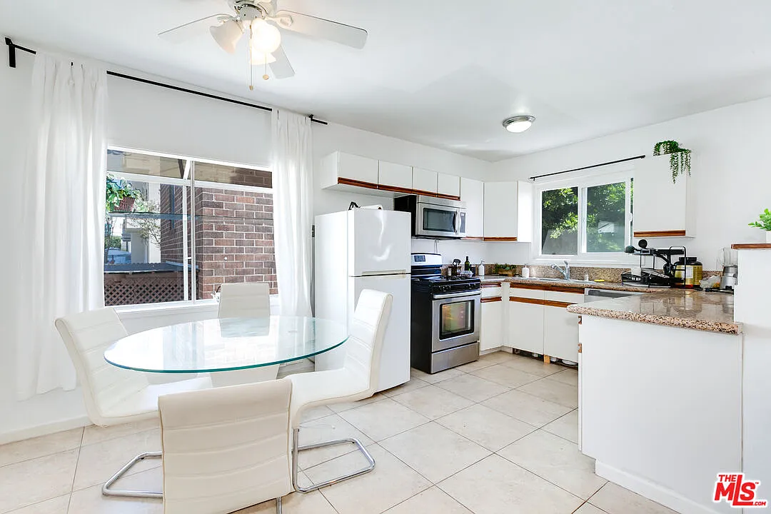 1 bed, 1.0 bath, $3,200 — Photo 4
