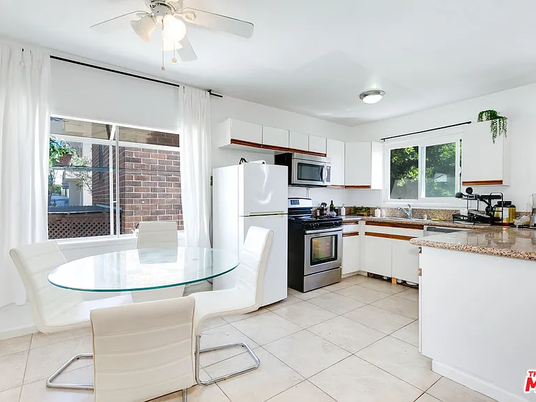 137 S Rexford Dr #3 — Photo 4