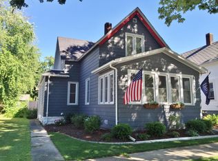 907 Church St, Saint Joseph, MI 49085