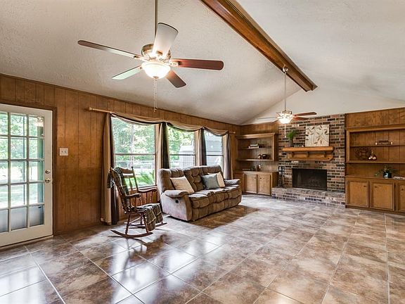 5th image of 1803 Surry Oaks Dr