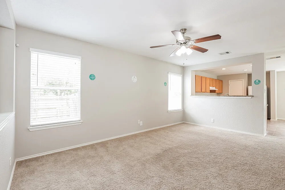 4 bed, 2.5 bath, 1721 sqft, $1,820 — Photo 4