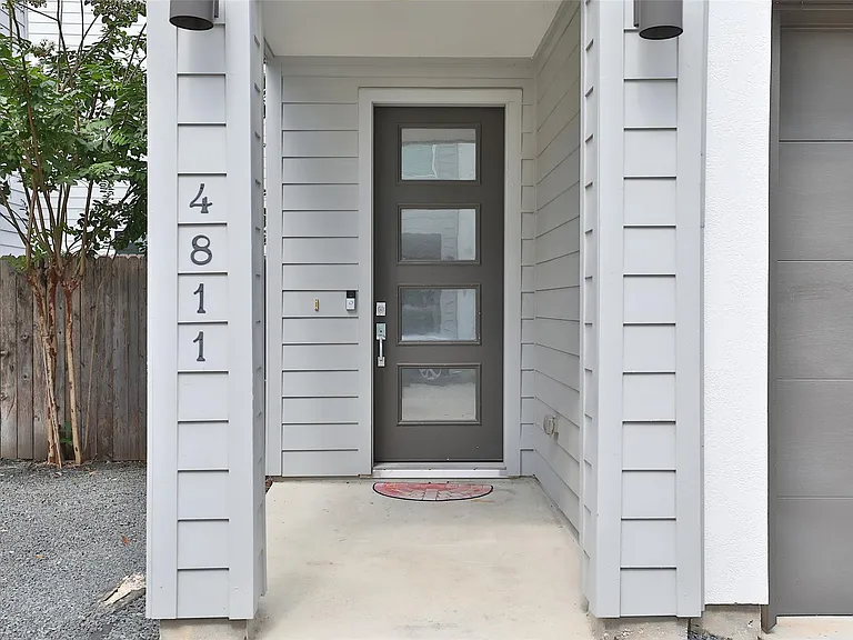 4811 Martin Oaks Ln — Photo 1