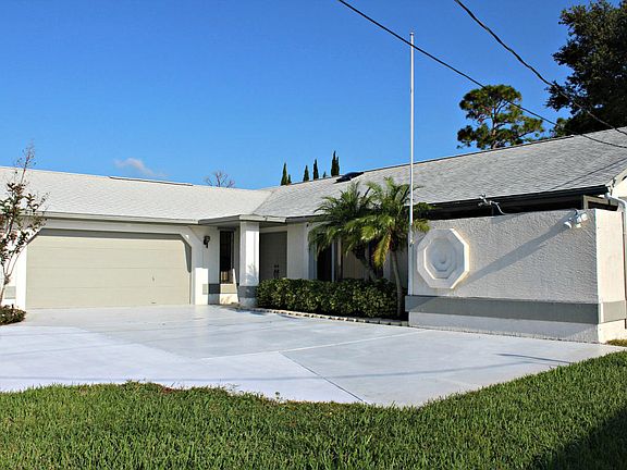 2nd image of 631 SE Delancey Ln