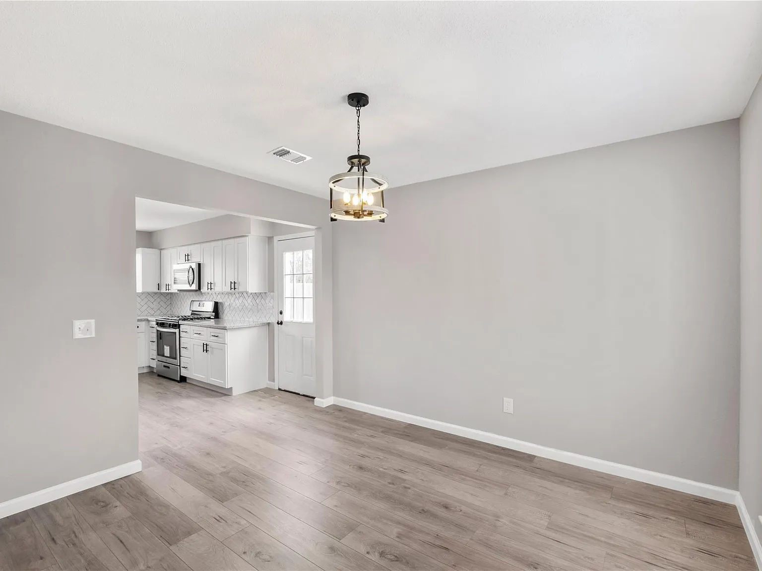 3 bed, 2.5 bath, 2145 sqft, $2,695 — Photo 3