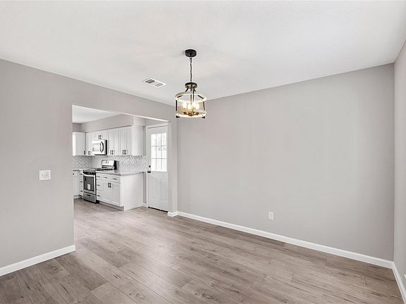 3rd image of 4523 Waterfall Way