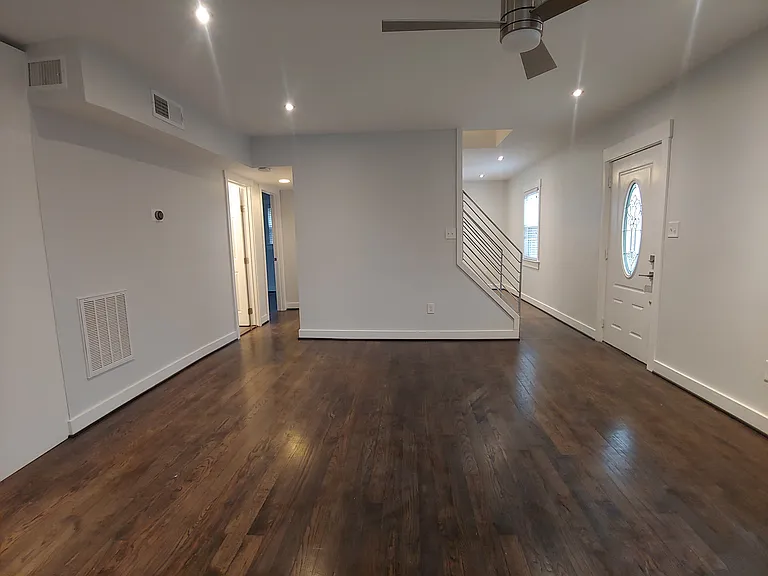 2510 Jamaica Dr — Photo 8