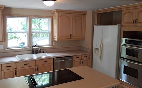 2nd image of 3329 Southlake Park Dr