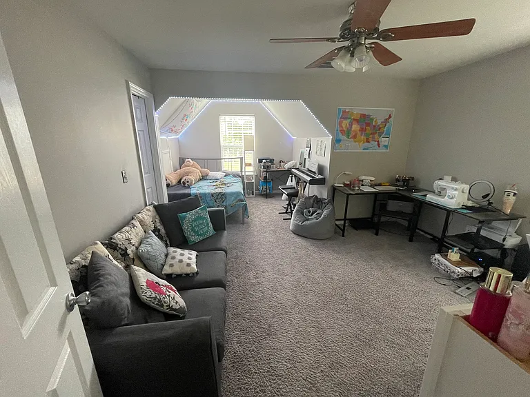 605 Holly Thorn Trce — Photo 16