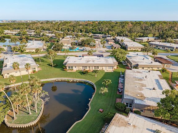 Pretty One Story Townhouse Style Condos