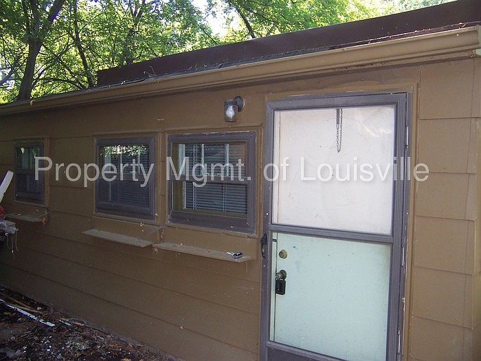 1st image of 222 E Ormsby Ave