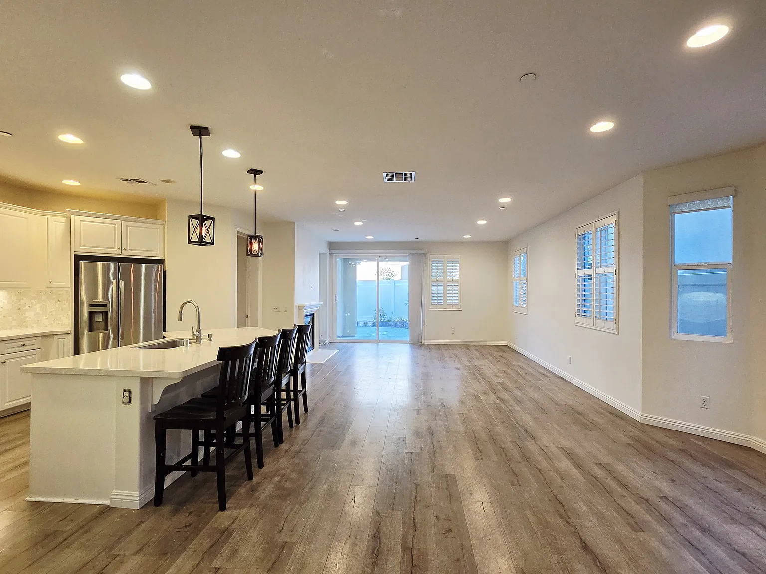 4 bed, 2836 sqft, $5,800 — Photo 3