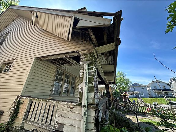 3rd image of 2006 Eastview Ave