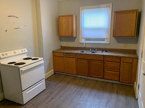 3rd image of 928 Ellsworth Ave #930