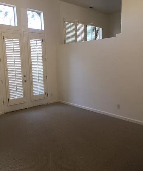 105 Emerald Bay Ln — Photo 2