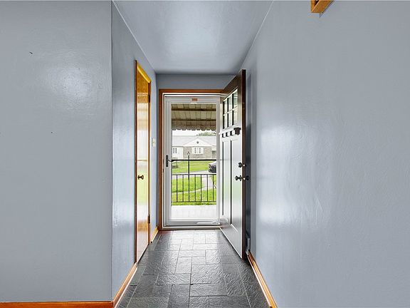 4th image of 130 Lacock St