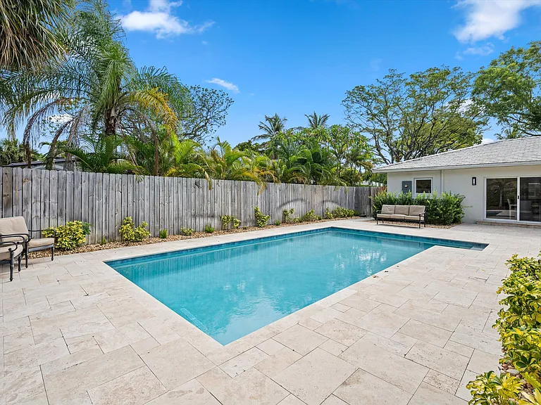 611 N Palmway — Photo 21