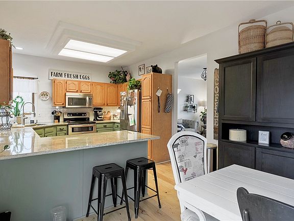 4th image of 2401 NW Parkridge Dr