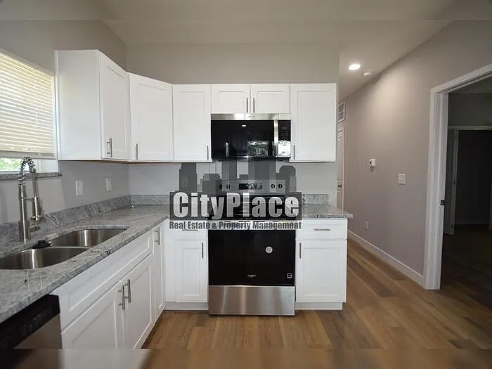 1722 Ingram St #A — Photo 11