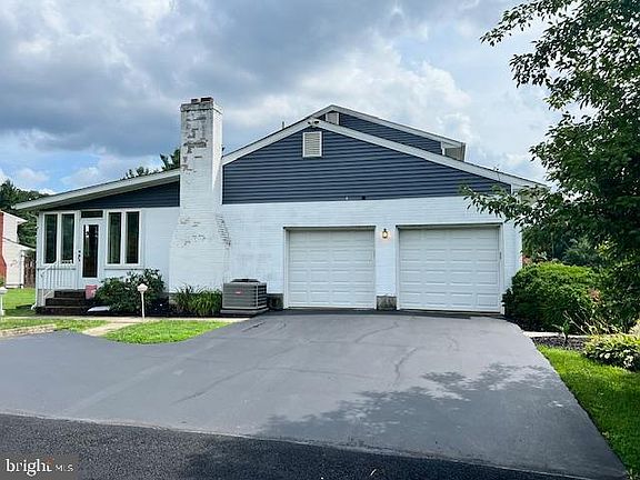 3rd image of 2118 Brandywood Dr