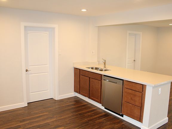 3rd image of 2208 W Clarendon Ave