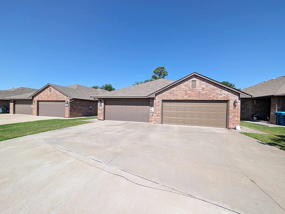 1st image of 425 Chalk Hill Ct