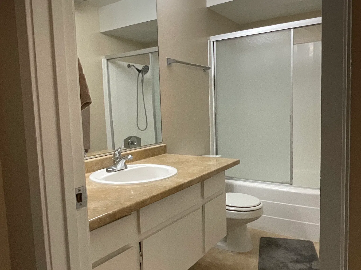 2 bed, 972 sqft, $1,699 — Photo 4