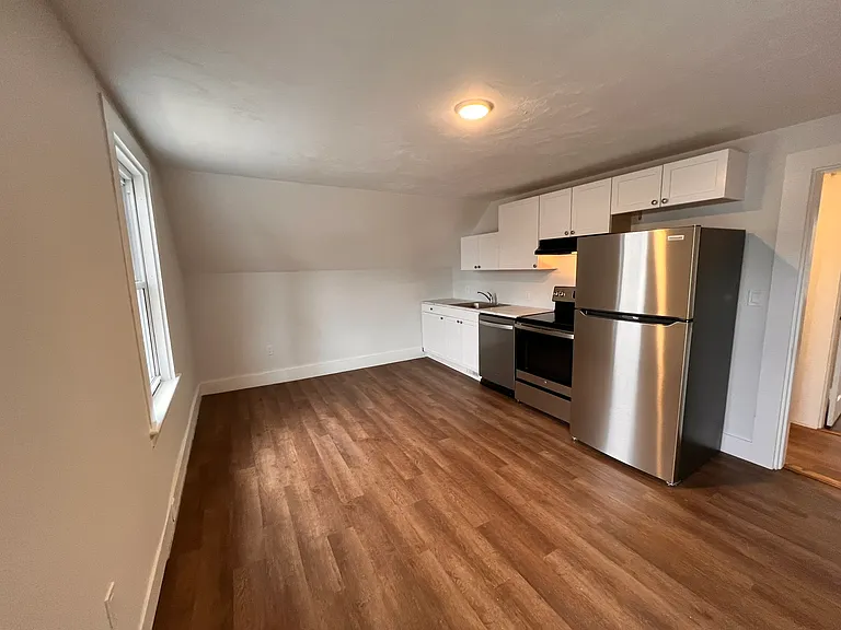 400 Court St #2 — Photo 2
