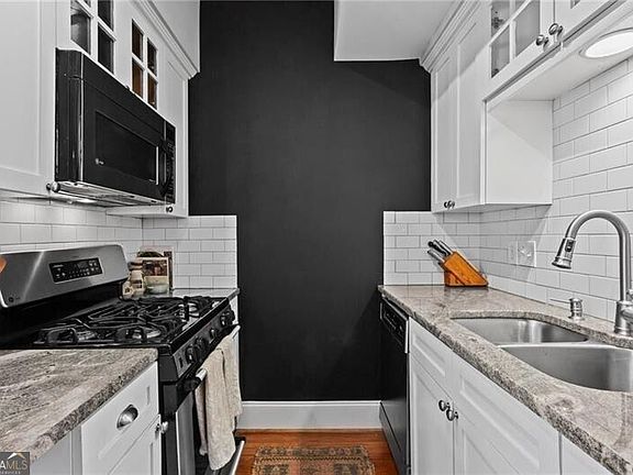 5th image of 908 Juniper St NE APT 207