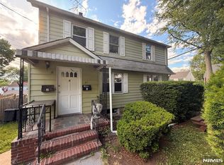 17 Westview Ter, Teaneck, NJ 07666