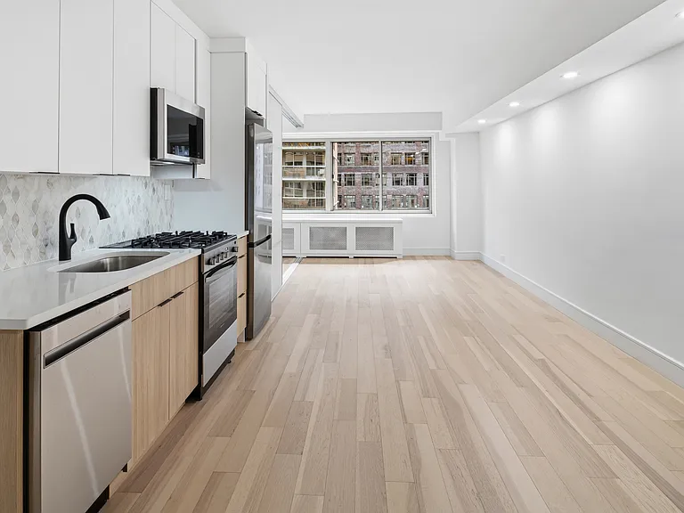 225 E 46th St #10F — Photo 4