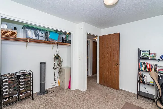Bedroom 2/Office