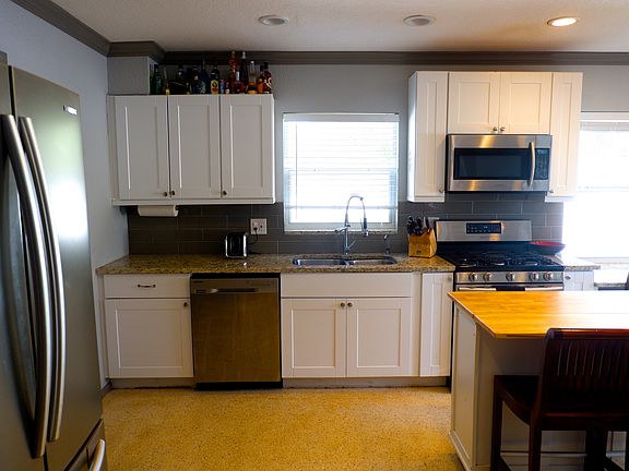 4th image of 7499 Oak St NE