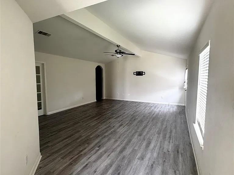 329 Lone Mountain Dr — Photo 3