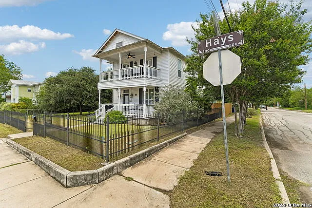 3 bed, 1.5 bath, 1483 sqft, $2,799 — Photo 4