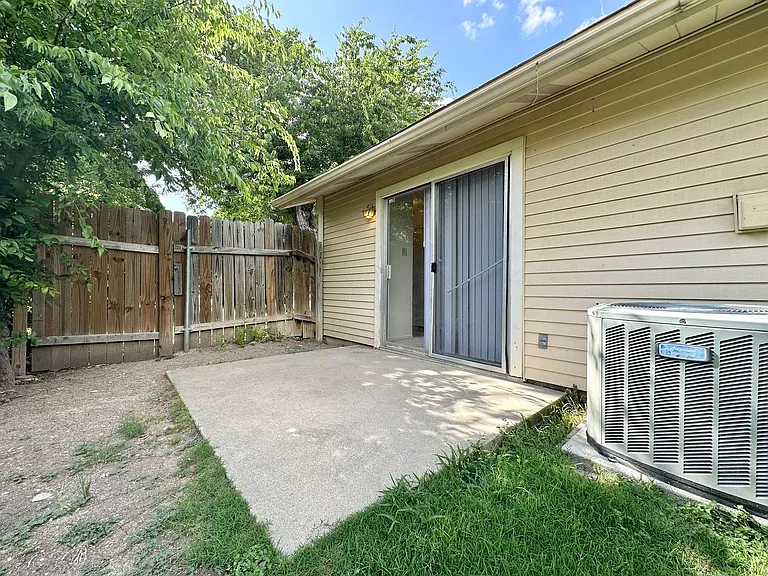 2312 Silverhill Dr — Photo 24