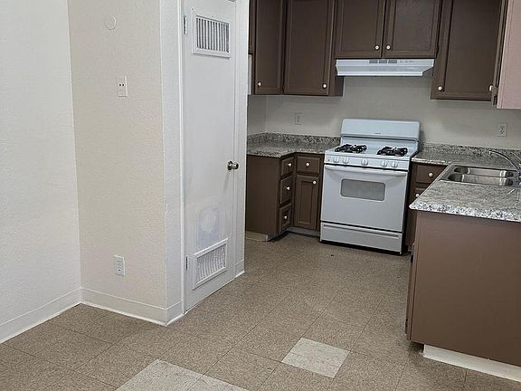 3rd image of 311 Roosevelt Ave #C