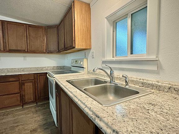 4th image of 515 W Drake St