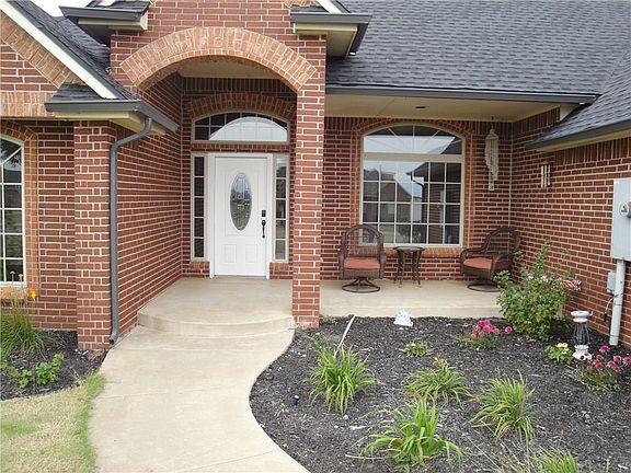 2nd image of 2729 Amy Ct NE