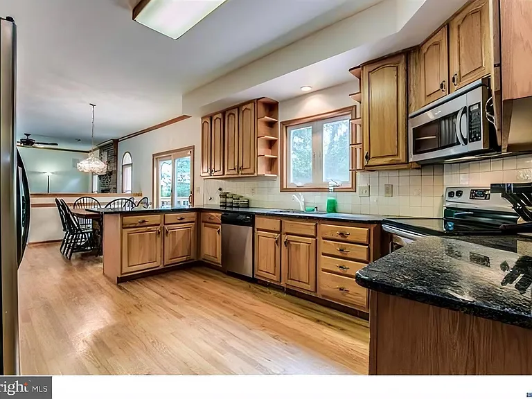 117 Susan Dr — Photo 6