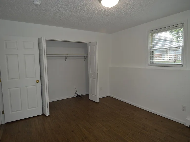 Evergreen Apartments — Photo 8
