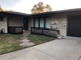 7 Lansing Dr, Springfield, IL 62703